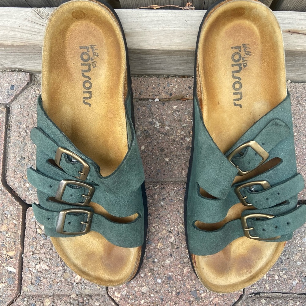 Walk with ransons  women green buckle front cork screw sandals. Size 7.5. Used.